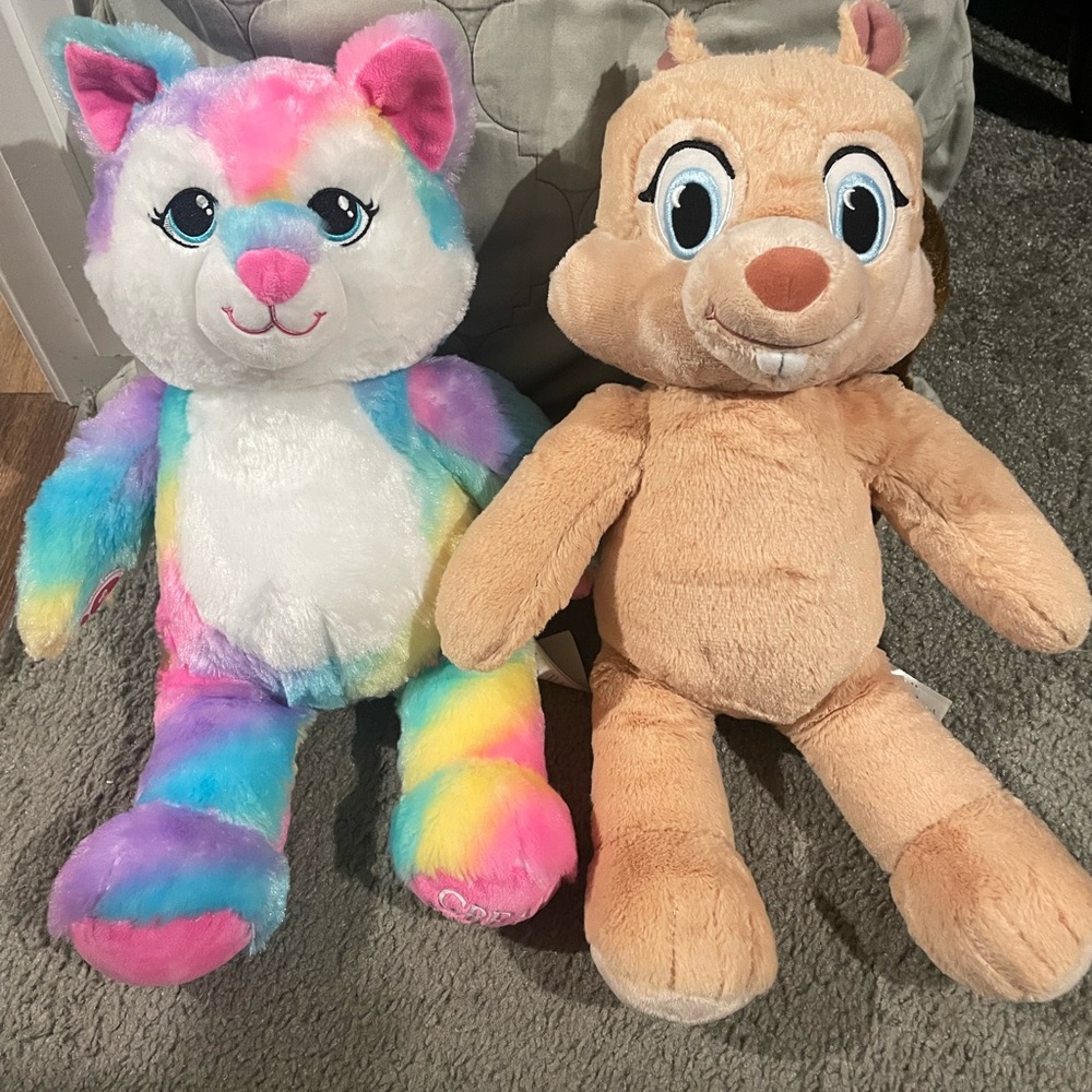 Great Wolf Lodge Sammy the Squirrel and Exclusive Rainbow Tie Dye Build a Bears